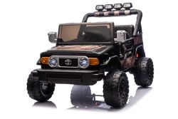 Elektrisches Kinderauto Toyota FJ Cruiser XXL mit 4x4 Antrieb, lizenziert (Zweisitzer), Sandschwarz, Tragbare Lithiumbatterie, Hohes Fahrgestell, Zwei Sitze, Hinterradfederung, 2,4 GHz Fernbedienung, MP3-Player mit Bluetooth, LED-Lichter